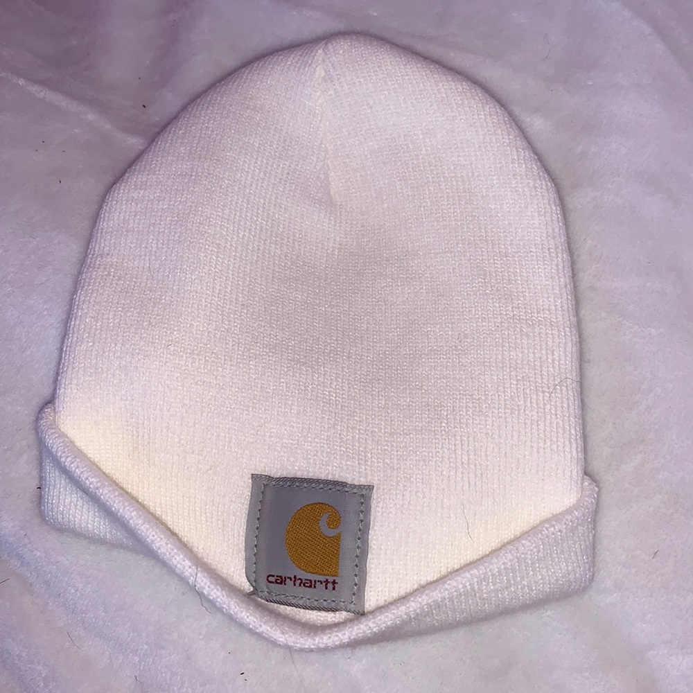 white carhartt beanie
